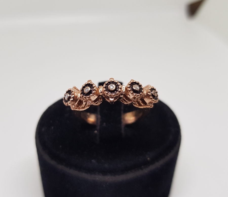 BEŞTAŞLI ELMASLI YÜZÜK