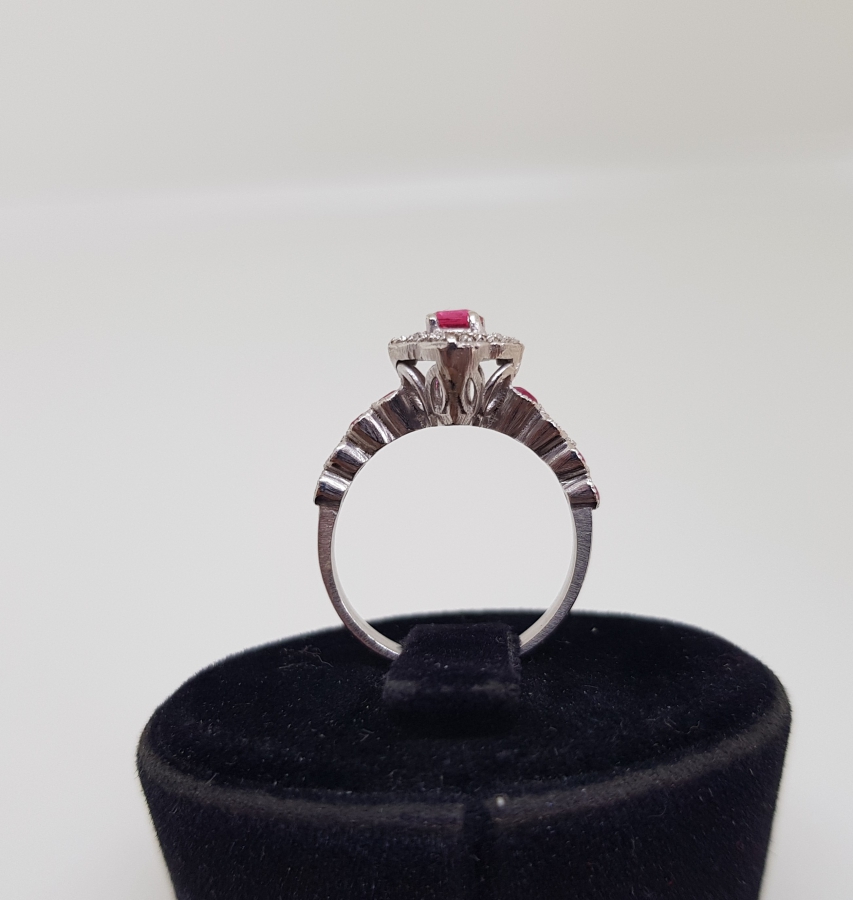 PIRLANTA VE YAKUT TAŞLI KARE MODEL YÜZÜK