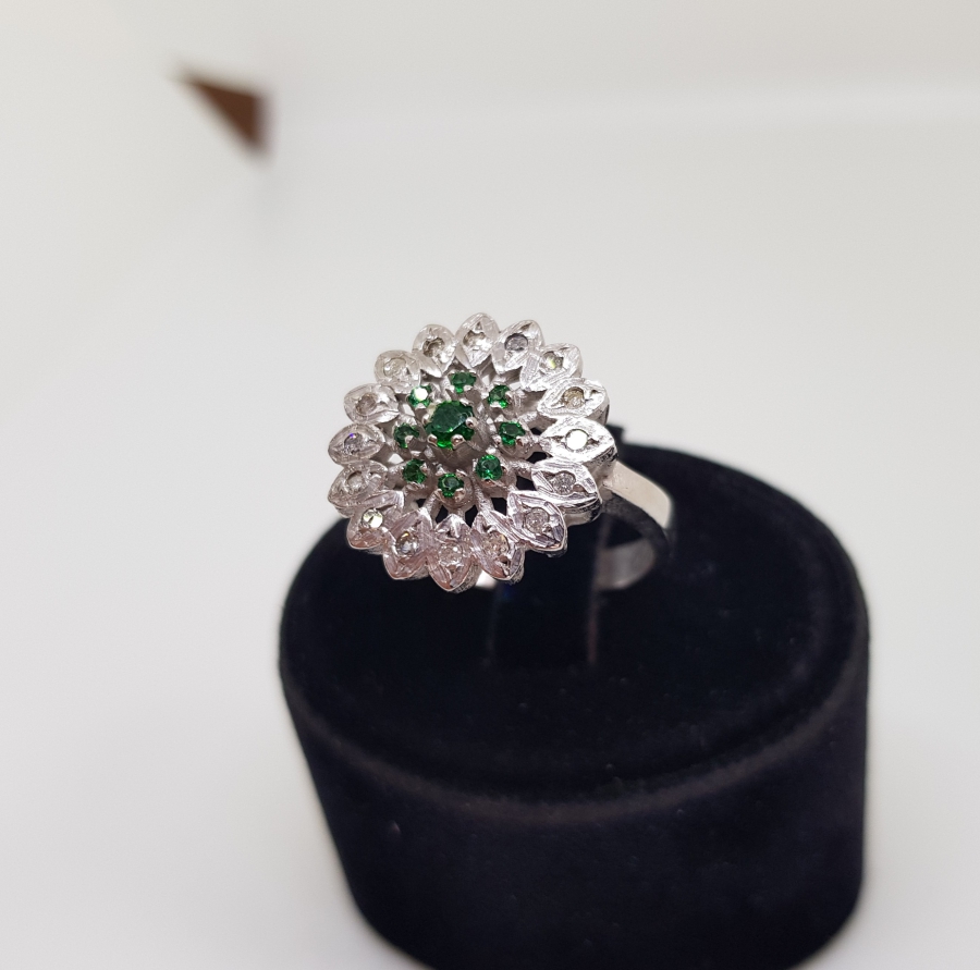 PIRLANTA VE ZÜMRÜT TAŞLI GÜNEŞ MODEL YÜZÜK