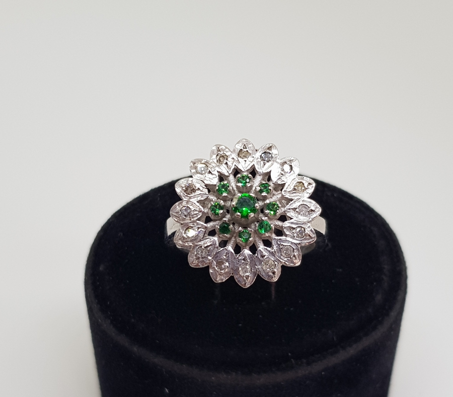 PIRLANTA VE ZÜMRÜT TAŞLI GÜNEŞ MODEL YÜZÜK