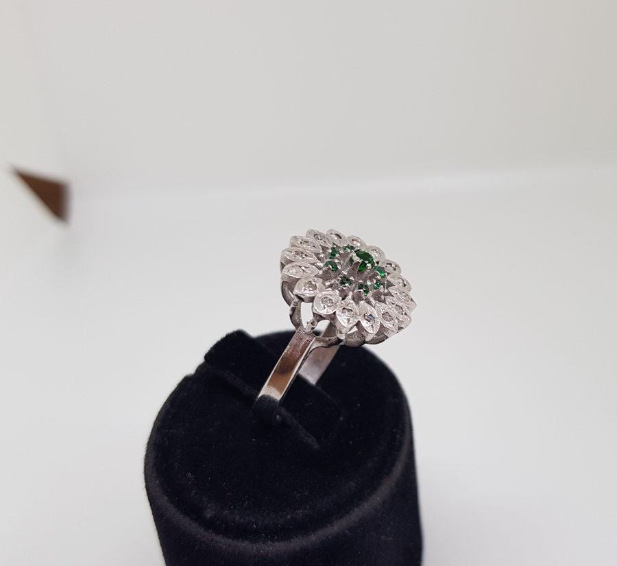 PIRLANTA VE ZÜMRÜT TAŞLI GÜNEŞ MODEL YÜZÜK