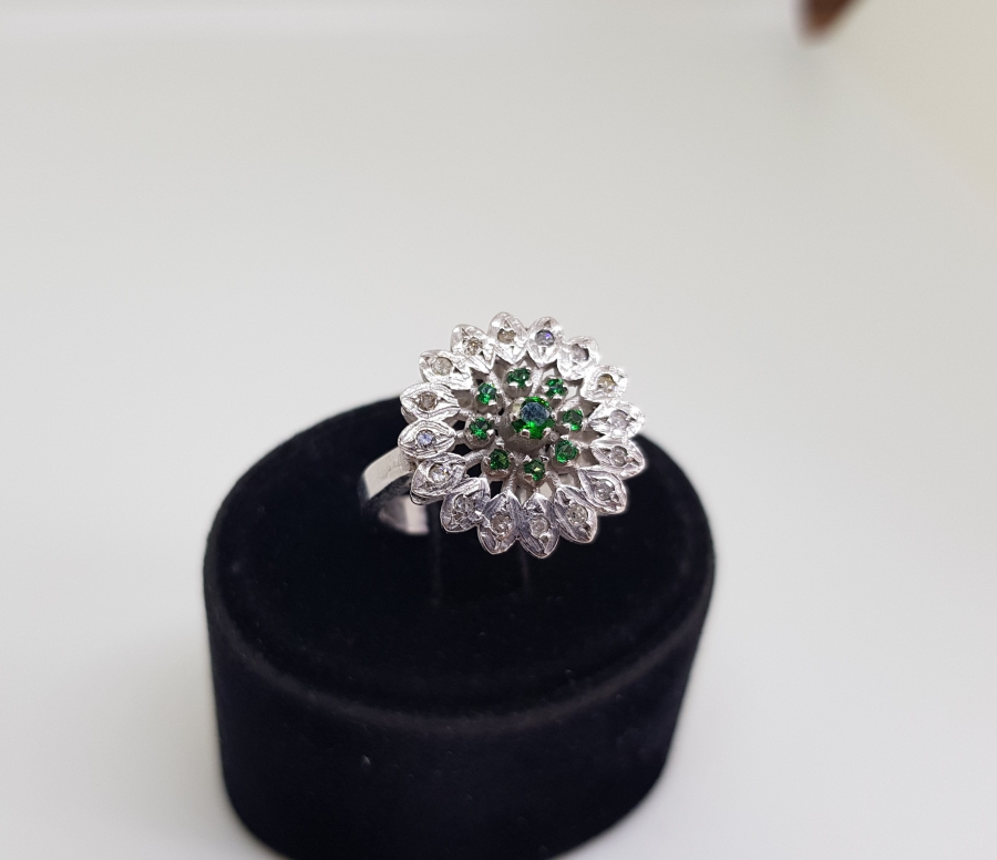 PIRLANTA VE ZÜMRÜT TAŞLI GÜNEŞ MODEL YÜZÜK