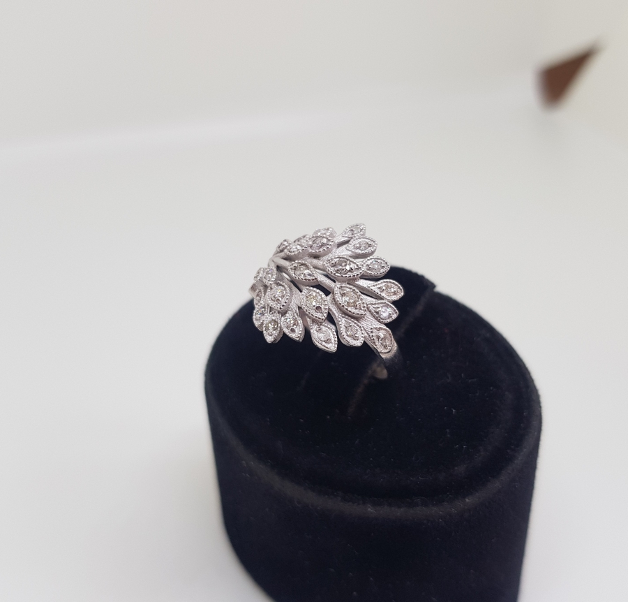 PIRLANTA TAŞLI DALLI YAPRAK MODEL YÜZÜK