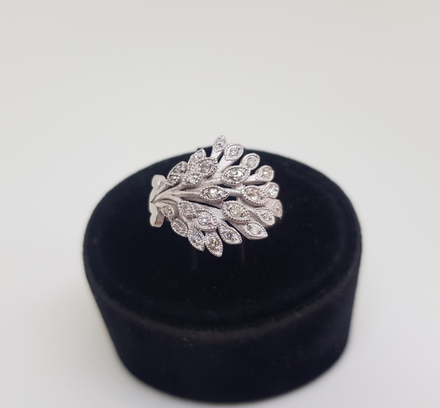 PIRLANTA TAŞLI DALLI YAPRAK MODEL YÜZÜK