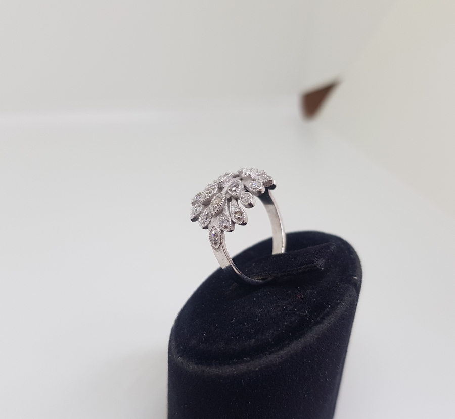 PIRLANTA TAŞLI DALLI YAPRAK MODEL YÜZÜK