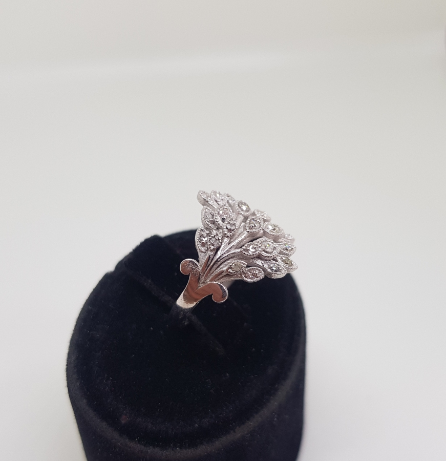 PIRLANTA TAŞLI DALLI YAPRAK MODEL YÜZÜK