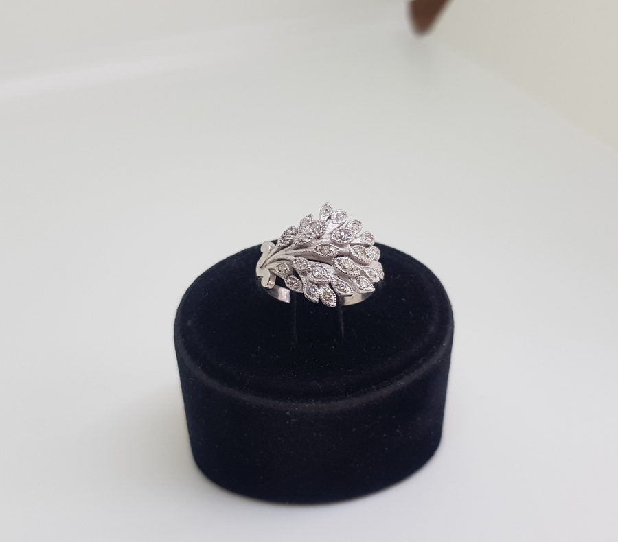 PIRLANTA TAŞLI DALLI YAPRAK MODEL YÜZÜK