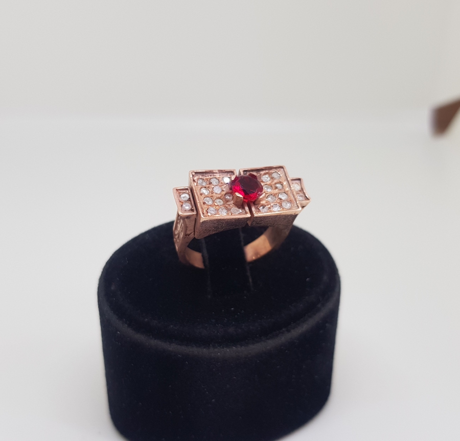 ELMAS VE YAKUT TAŞLI DİKDÖRTGEN MODEL YÜZÜK