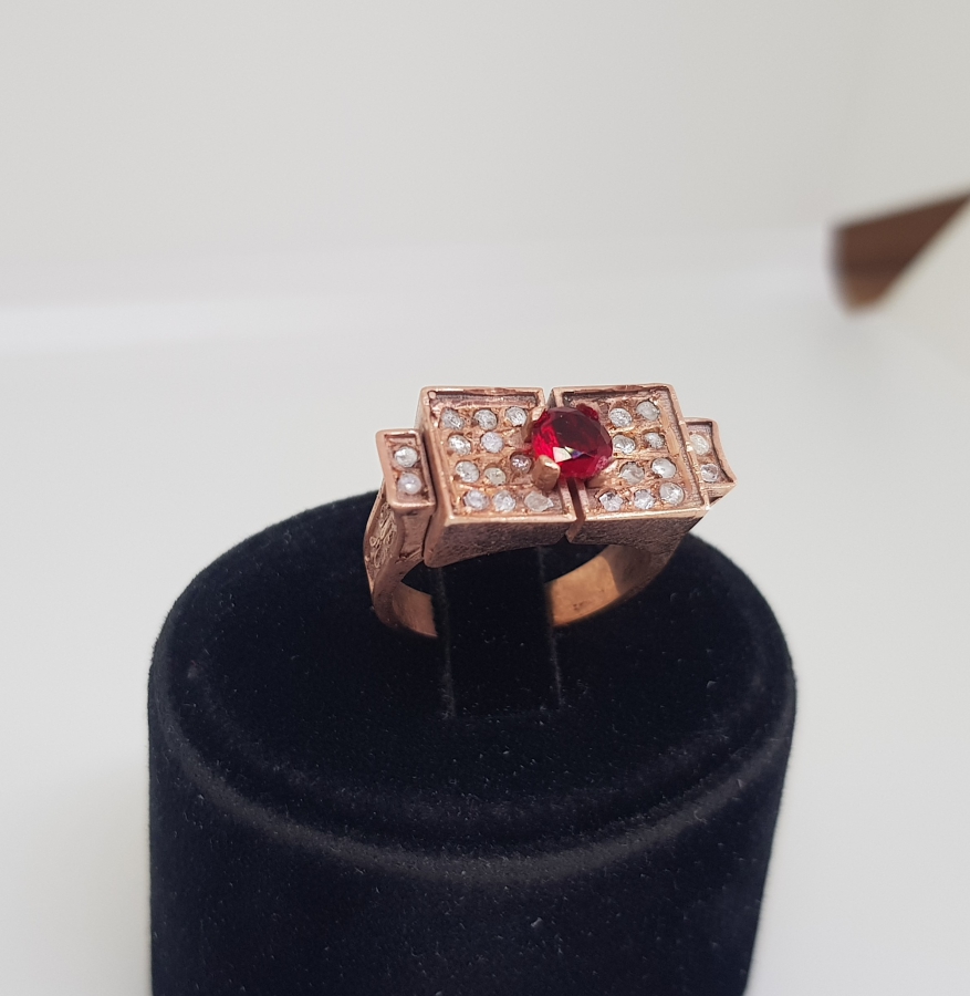 ELMAS VE YAKUT TAŞLI DİKDÖRTGEN MODEL YÜZÜK