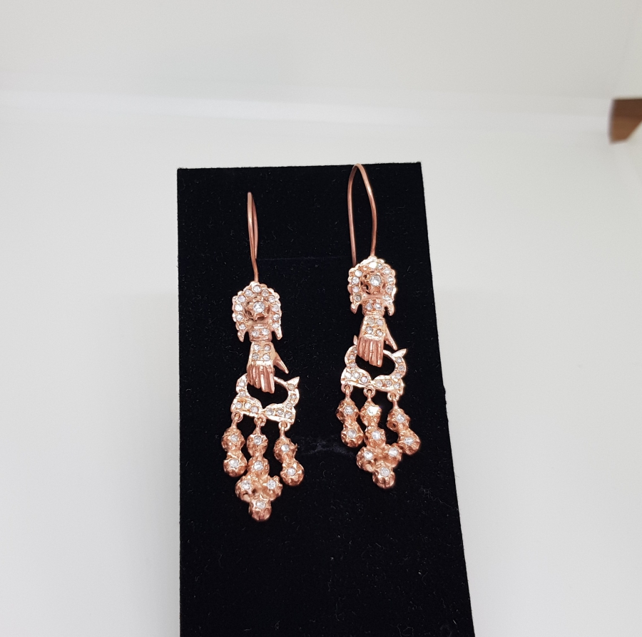 HANIMELİ MODELİ ELMAS TAŞLI KÜPE