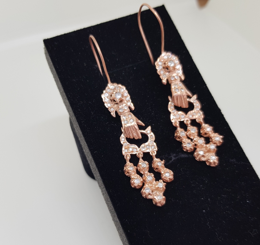 HANIMELİ MODELİ ELMAS TAŞLI KÜPE