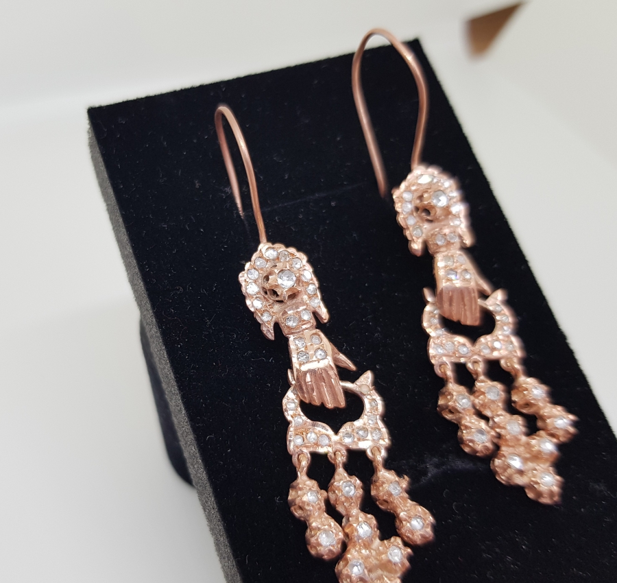 HANIMELİ MODELİ ELMAS TAŞLI KÜPE