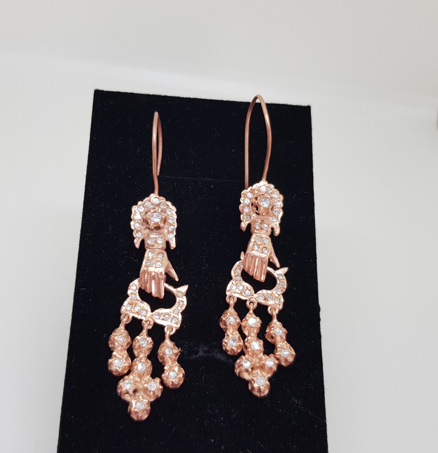 HANIMELİ MODELİ ELMAS TAŞLI KÜPE