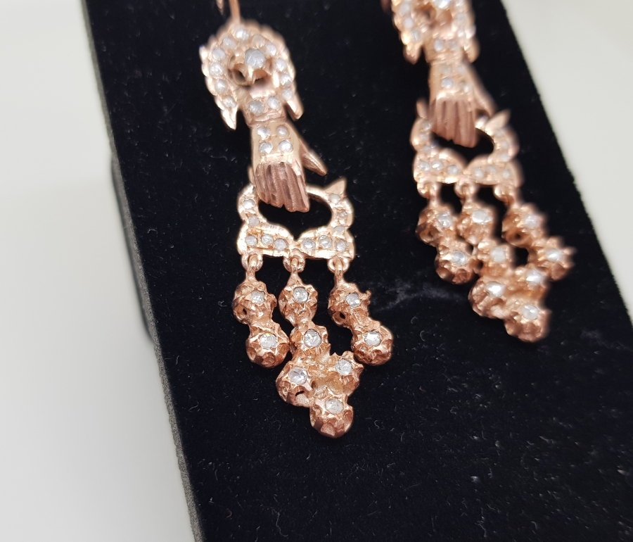 HANIMELİ MODELİ ELMAS TAŞLI KÜPE