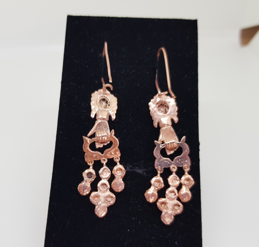 HANIMELİ MODELİ ELMAS TAŞLI KÜPE