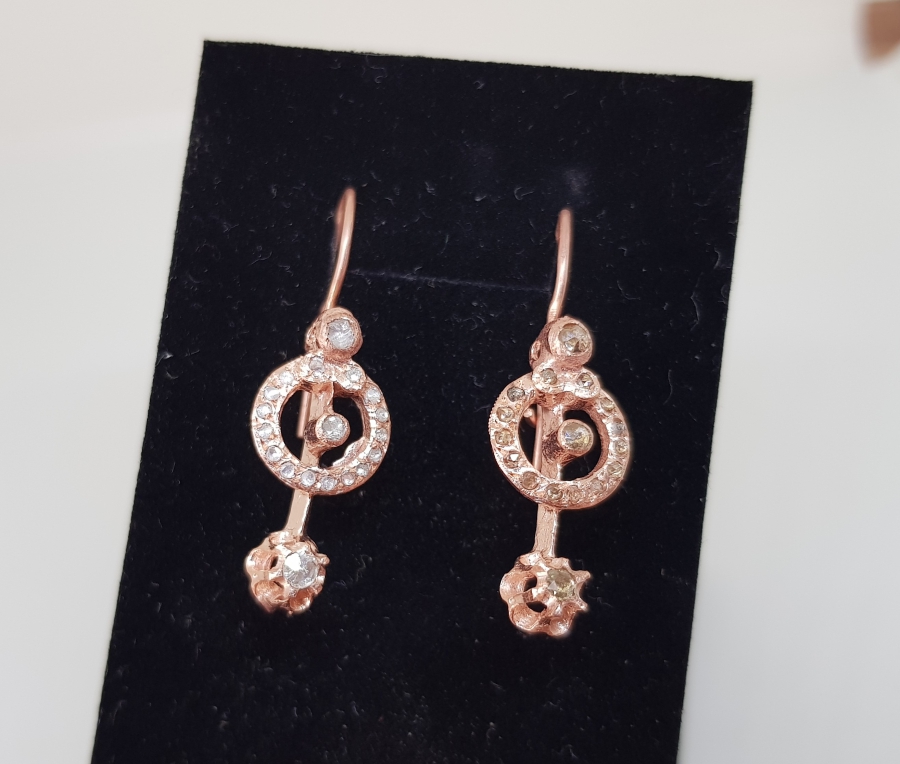 GÜL MODEL ELMAS TAŞLI KÜPE