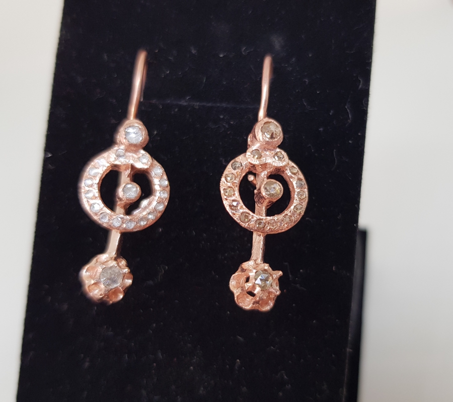 GÜL MODEL ELMAS TAŞLI KÜPE