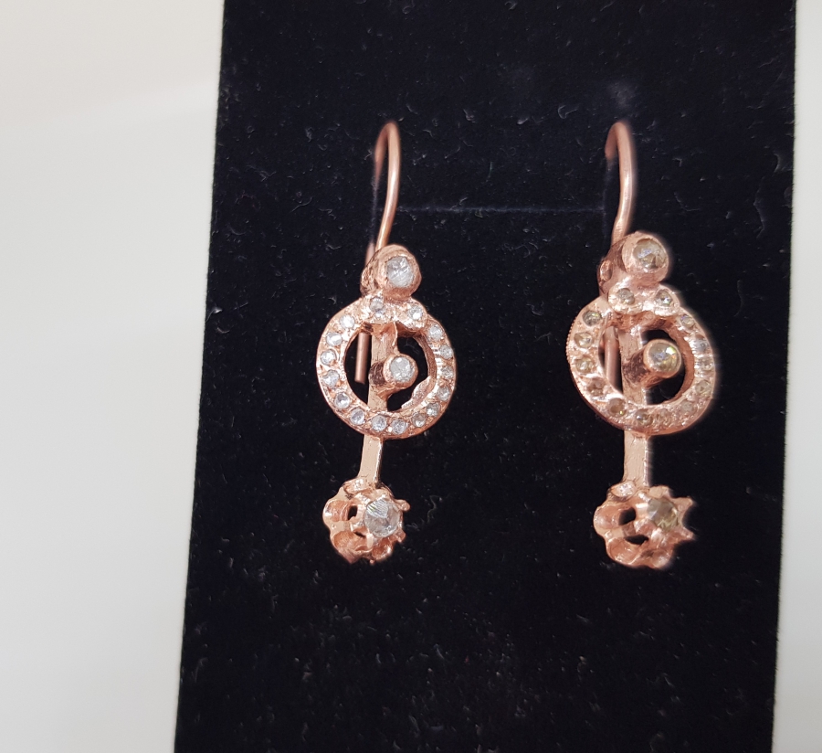 GÜL MODEL ELMAS TAŞLI KÜPE