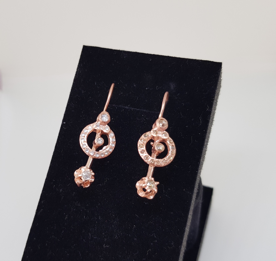 GÜL MODEL ELMAS TAŞLI KÜPE