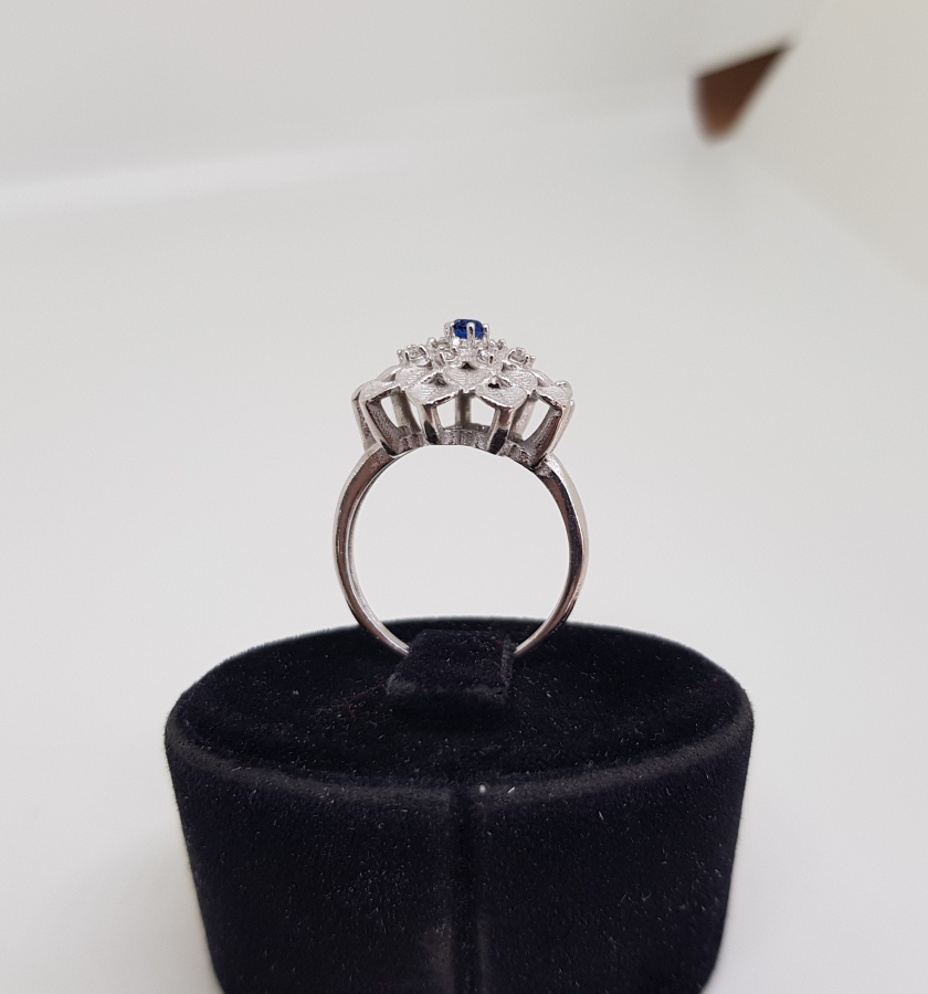 PIRLANTA VE SAFİR TAŞLI YAPRAKLI ÇİÇEK MODEL YÜZÜK