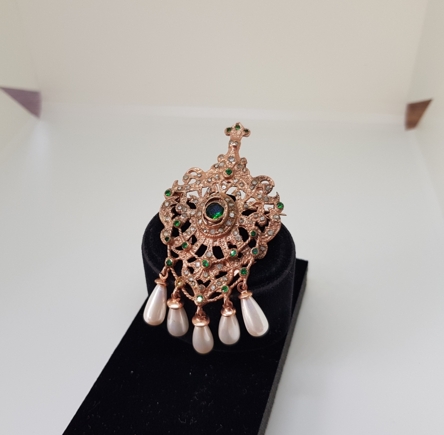 DUTLU MODEL ZÜMRÜT VE ELMAS TAŞLI BROŞ