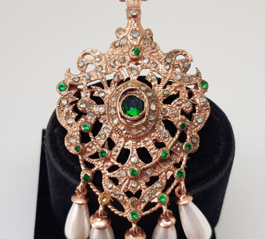 DUTLU MODEL ZÜMRÜT VE ELMAS TAŞLI BROŞ