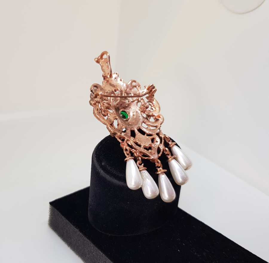 DUTLU MODEL ZÜMRÜT VE ELMAS TAŞLI BROŞ