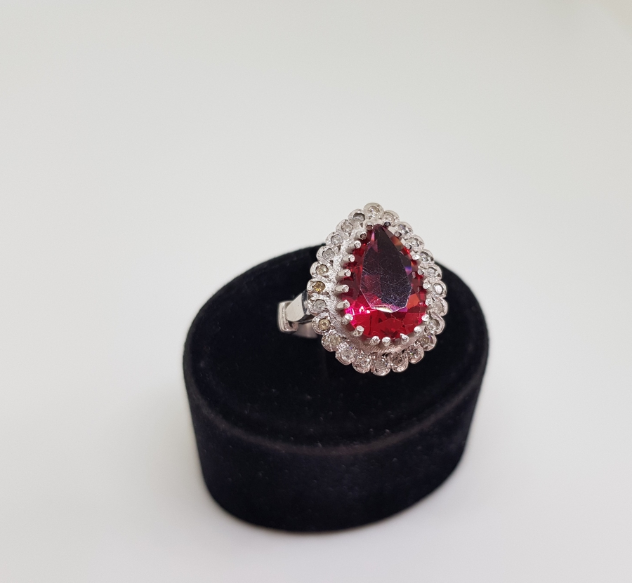 PIRLANTA VE YAKUT TAŞLI BÜYÜK DAMLA MODEL YÜZÜK