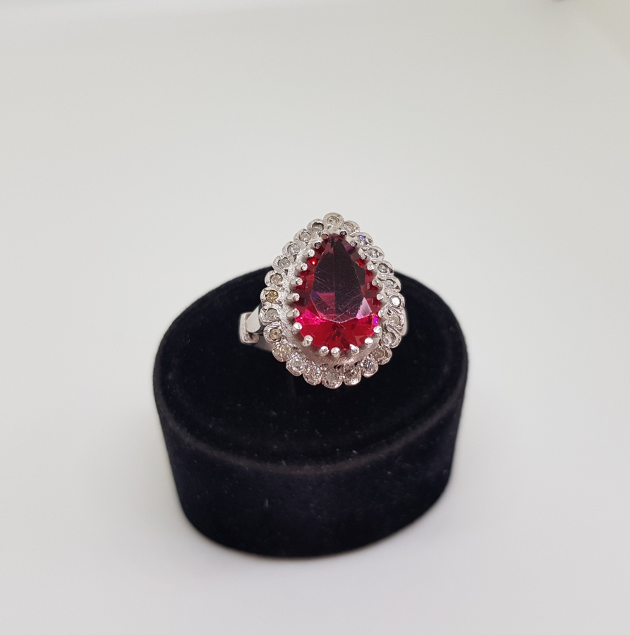 PIRLANTA VE YAKUT TAŞLI BÜYÜK DAMLA MODEL YÜZÜK