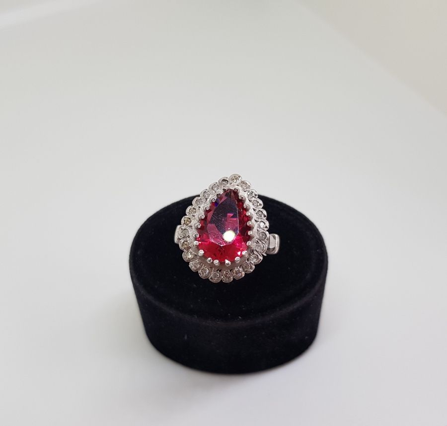 PIRLANTA VE YAKUT TAŞLI BÜYÜK DAMLA MODEL YÜZÜK