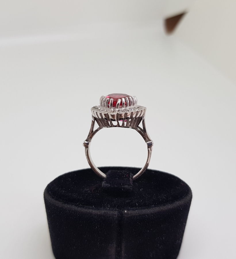 PIRLANTA VE YAKUT TAŞLI BÜYÜK DAMLA MODEL YÜZÜK