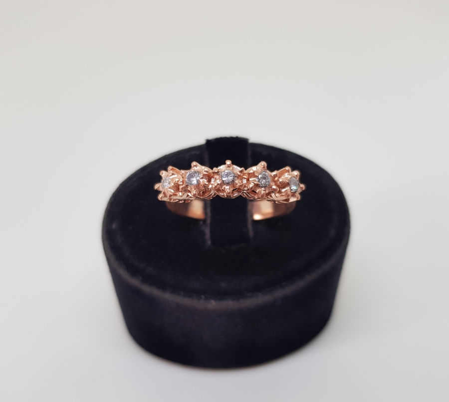 BEŞTAŞ MODEL PIRLANTA TAŞLI YÜZÜK