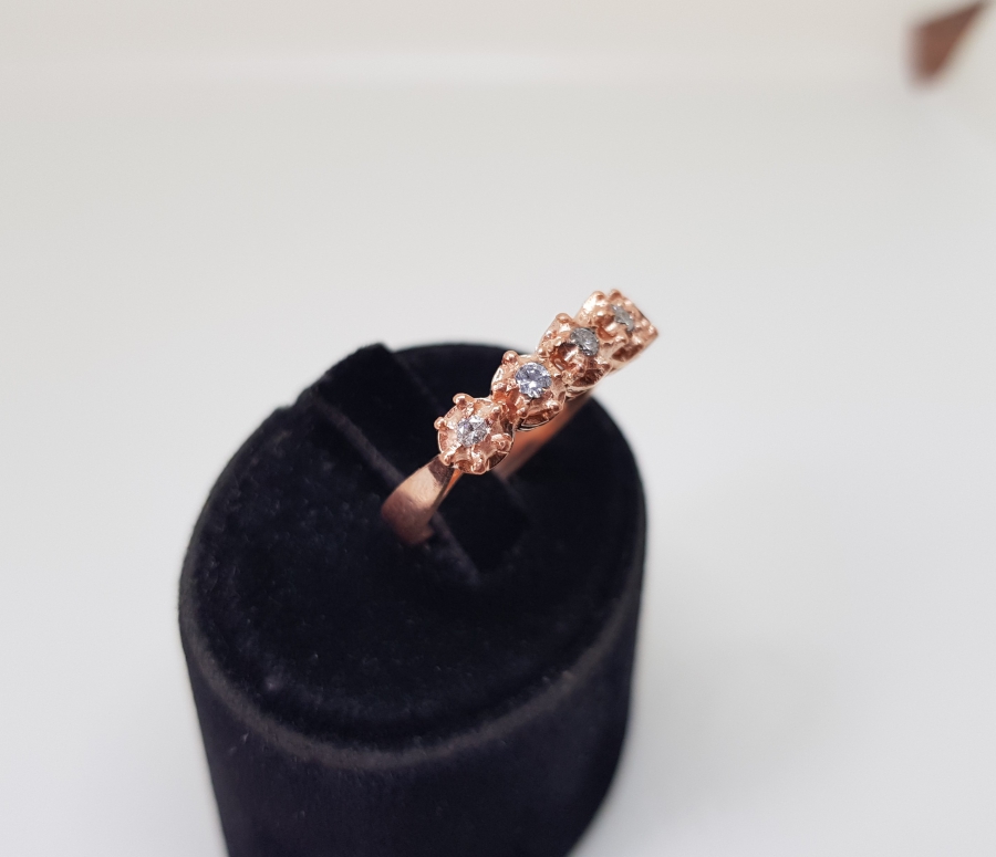 BEŞTAŞ MODEL PIRLANTA TAŞLI YÜZÜK