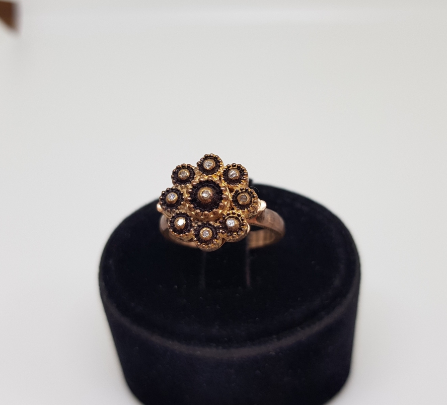 ELMAS TAŞLI PAPATYA MODEL YÜZÜK