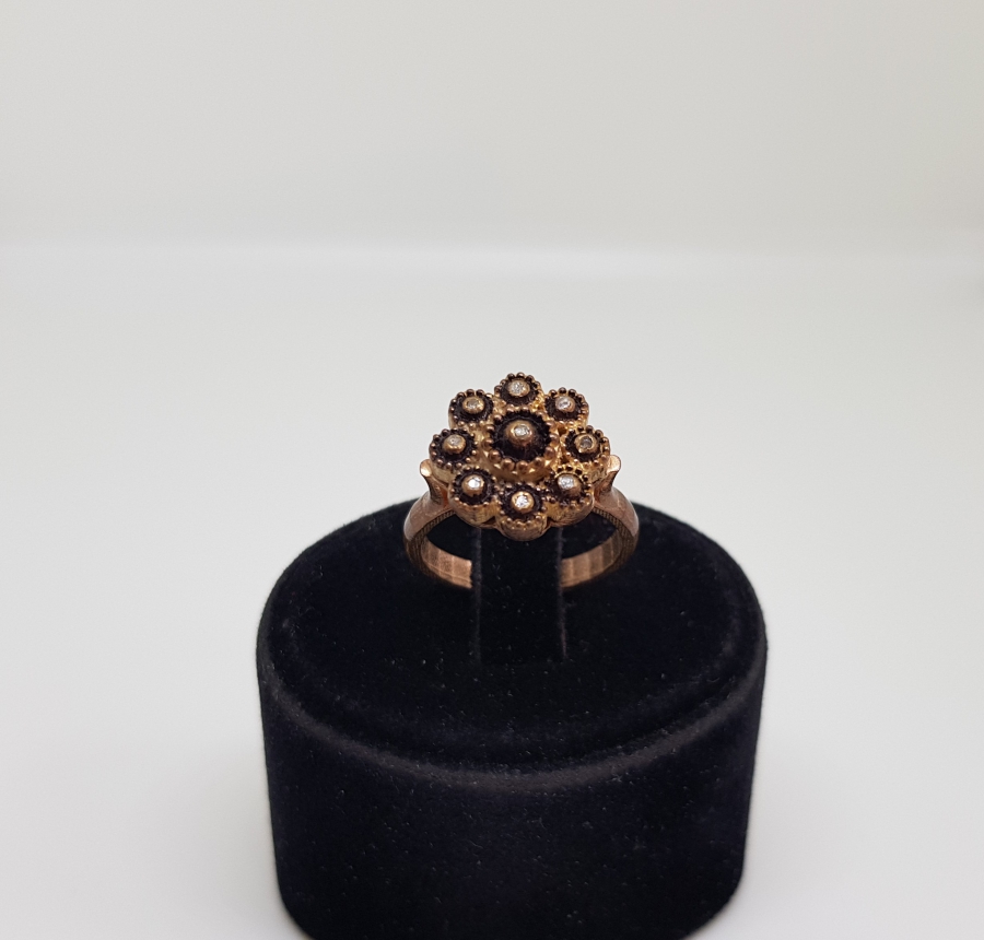 ELMAS TAŞLI PAPATYA MODEL YÜZÜK