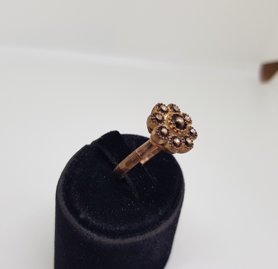 ELMAS TAŞLI PAPATYA MODEL YÜZÜK