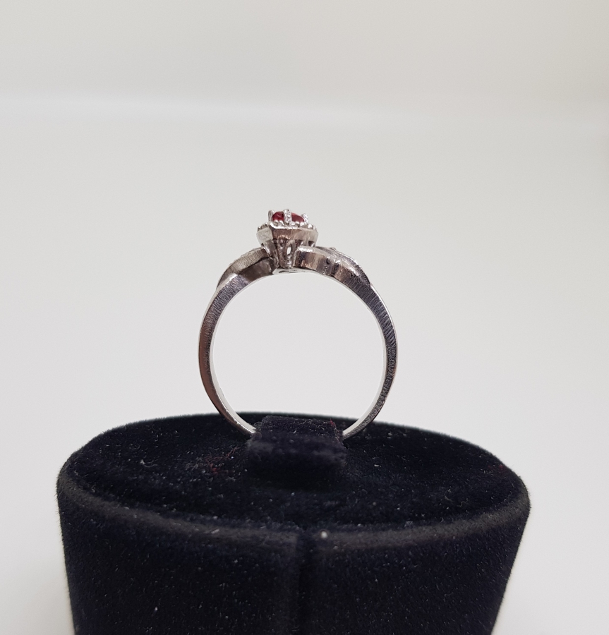 PIRLANTA VE YAKUT TAŞLI DAMLA MODEL YÜZÜK