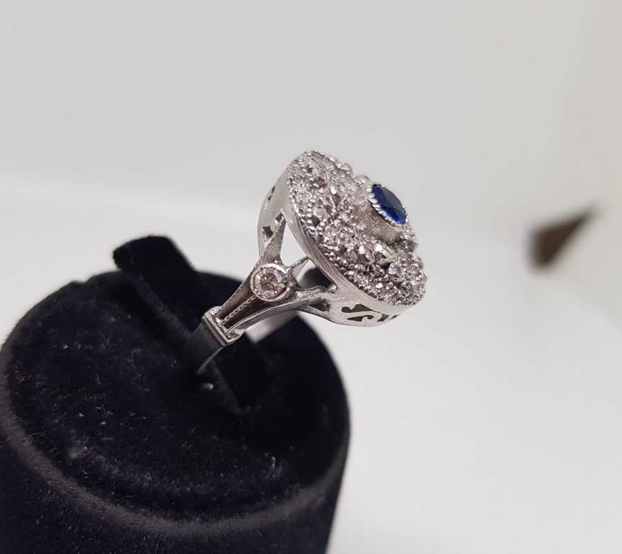 SAFİR VE PIRLANTA TAŞLI YILDIZ FORMLU YÜZÜK