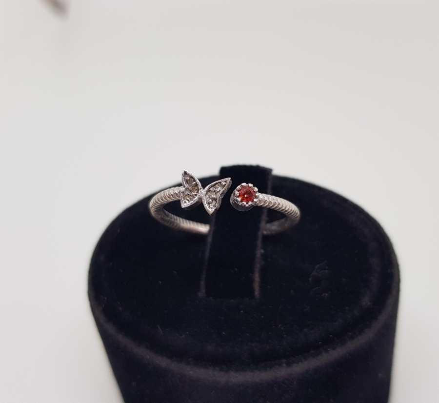 ZÜMRÜT VE ELMAS TAŞLI KELEBEK MODEL YÜZÜK