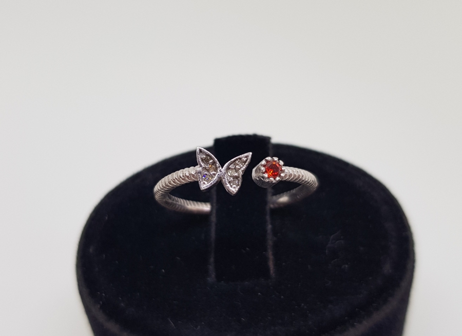 ZÜMRÜT VE ELMAS TAŞLI KELEBEK MODEL YÜZÜK