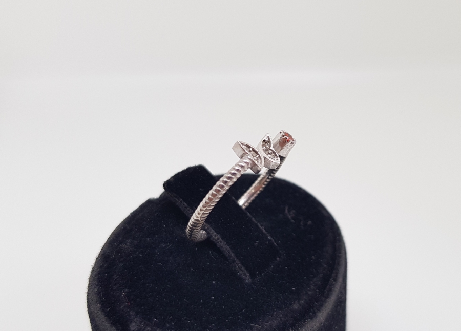 ZÜMRÜT VE ELMAS TAŞLI KELEBEK MODEL YÜZÜK