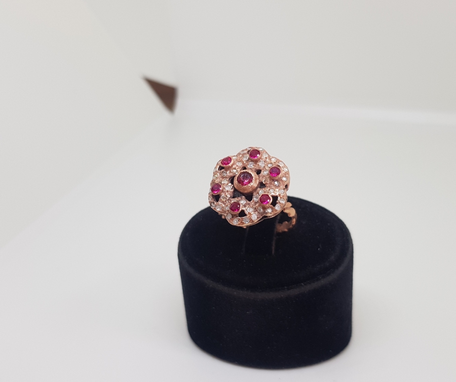 ELMAS VE YAKUT TAŞLI BÜYÜK BOY ÇİÇEK MODELİ YÜZÜK