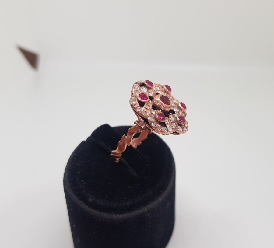 ELMAS VE YAKUT TAŞLI BÜYÜK BOY ÇİÇEK MODELİ YÜZÜK