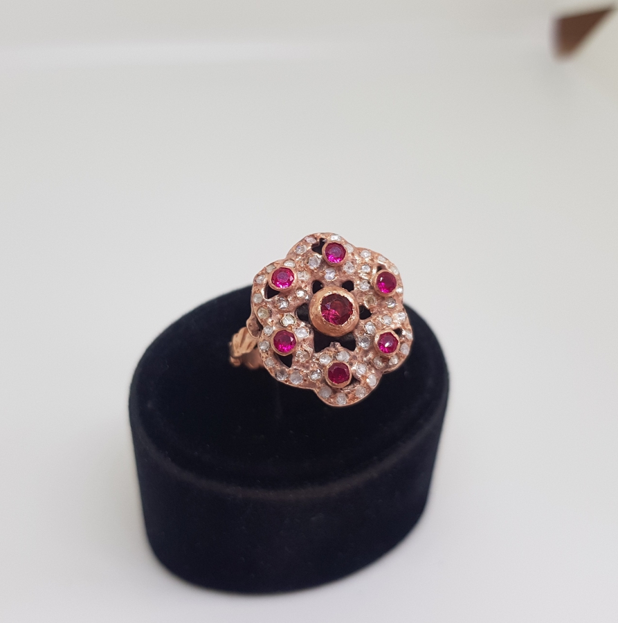 ELMAS VE YAKUT TAŞLI BÜYÜK BOY ÇİÇEK MODELİ YÜZÜK