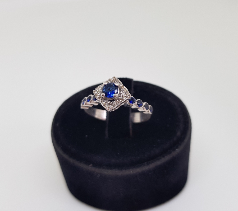 PIRLANTA VE SAFİR TAŞLI KARE MODEL YÜZÜK