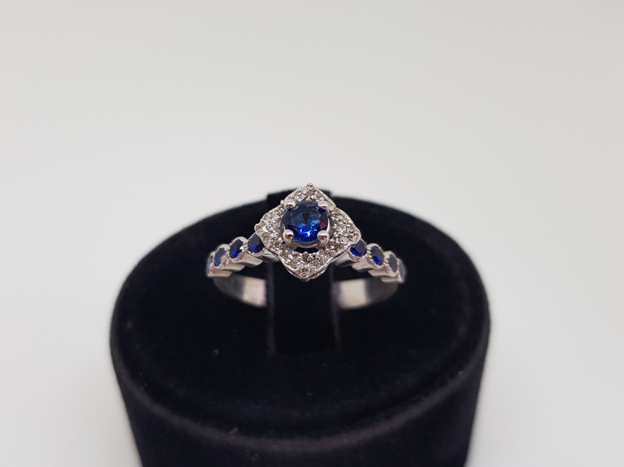 PIRLANTA VE SAFİR TAŞLI KARE MODEL YÜZÜK