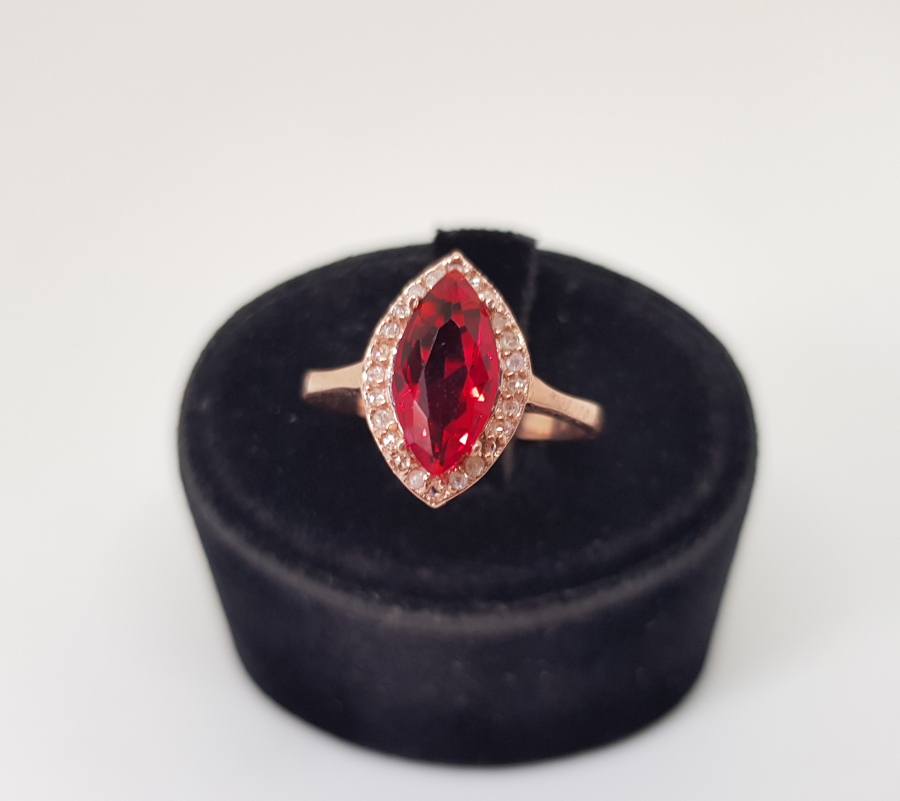 AVRUPA DAMLA MEKİK MODELİ PIRLANTA TAŞLI YÜZÜK