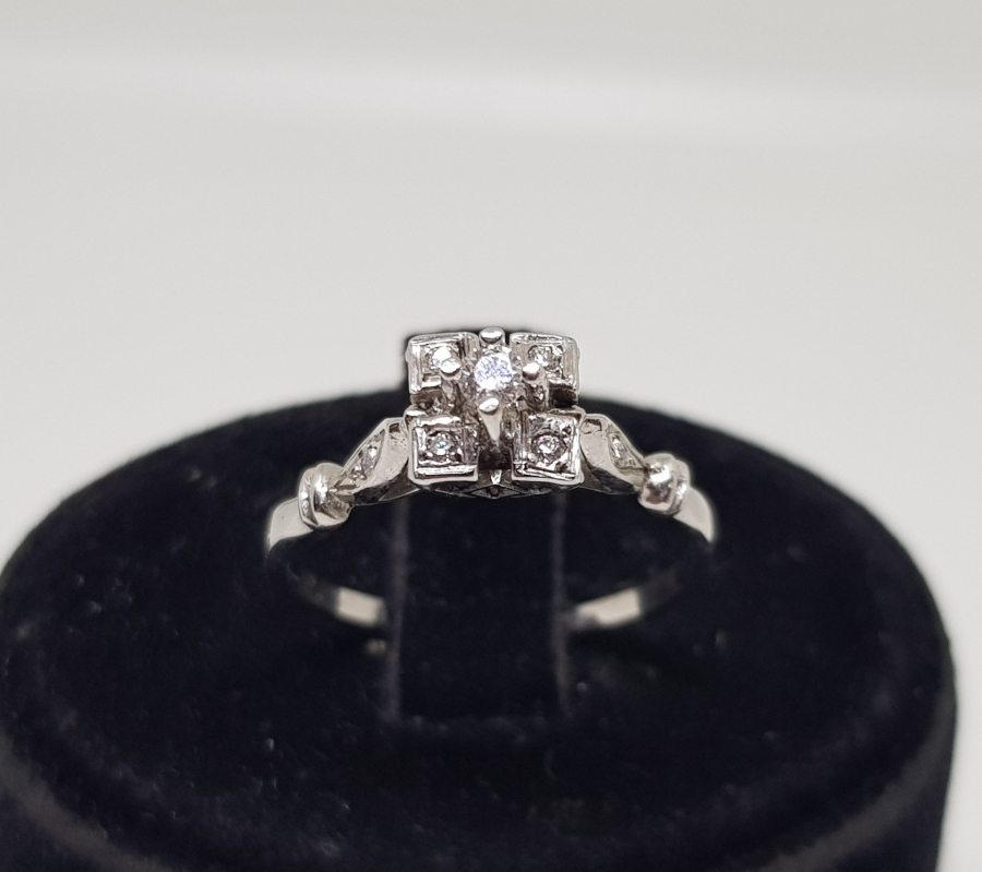 DÖRT YAPRAKLI YONCA MODELİ PIRLANTA TAŞLI YÜZÜK