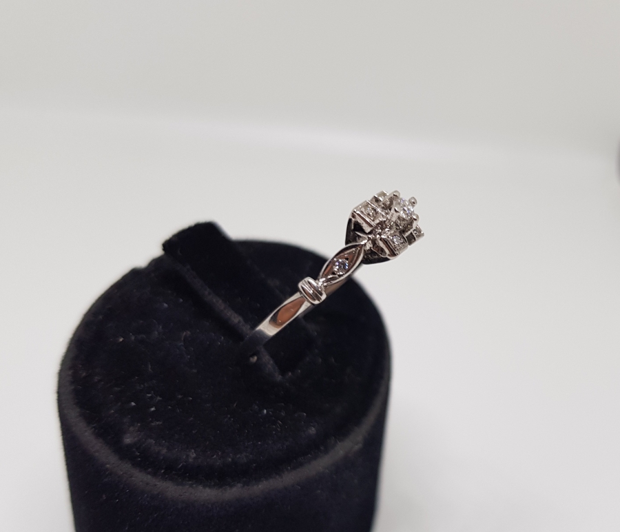 DÖRT YAPRAKLI YONCA MODELİ PIRLANTA TAŞLI YÜZÜK