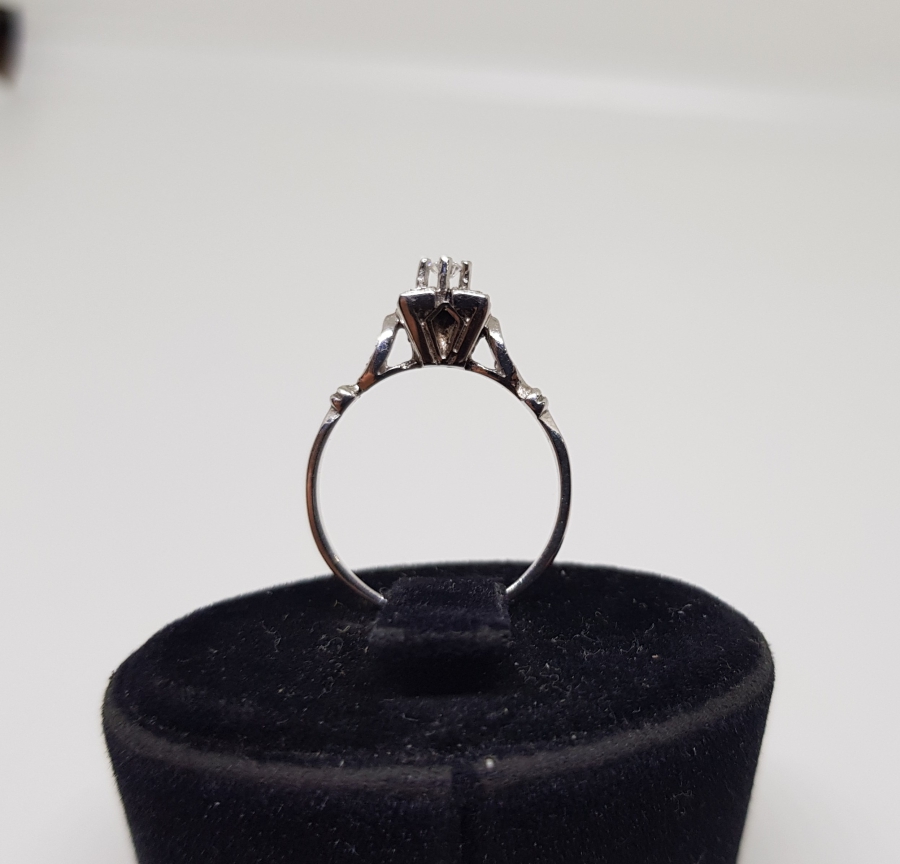 DÖRT YAPRAKLI YONCA MODELİ PIRLANTA TAŞLI YÜZÜK